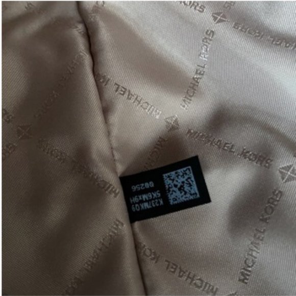 Michael Kors Charlotte Large Top Zip Tote - Picture 16 of 16